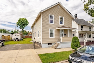 67 Pine St, Holyoke, MA 01040