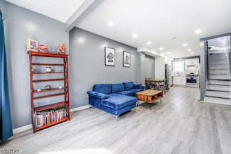 141 Van Horne St, Jersey City, NJ 07304