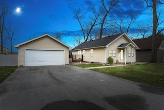 23198 South St, Edwardsburg, MI 49112