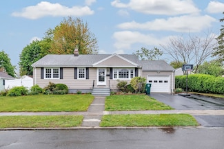 90 Douglas St, Stratford, CT 06614