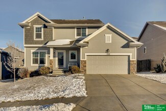 17232 Palisades Dr, Omaha, NE 68136