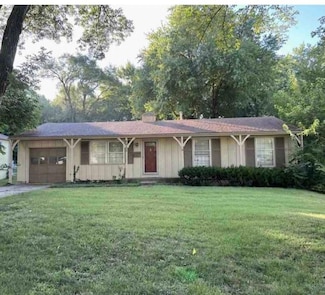 8885 Westbrooke Dr, Overland Park, KS 66212