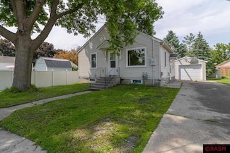 509 509 8th Ave SE, Waseca, MN 56093