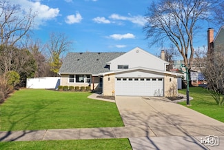 1612 Blackthorn Dr, Glenview, IL 60025
