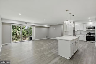 2310 Ewing Ave Unit 203, Suitland, MD 20746