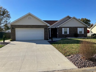 523 Thouvenot Ln, New Baden, IL 62265