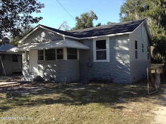 557 Chestnut Dr, Jacksonville, FL 32208