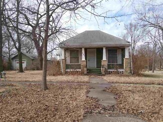 521 N Greenwood St, Eureka, KS 67045