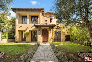 823 Yale St, Santa Monica, CA 90403