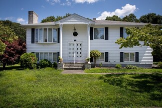 7 Hyacinth St, Fall River, MA 02720