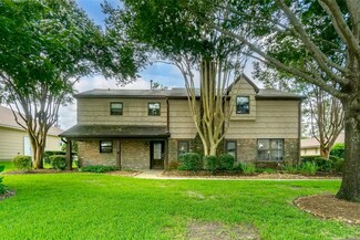 115 Driftwood Dr, Seabrook, TX 77586