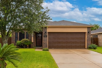 814 Mills Creek Ln, La Marque, TX 77568