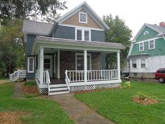 205 Mill St, Fox Lake, WI 53933