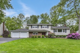 18 W Circuit Dr, Succasunna, NJ 07876
