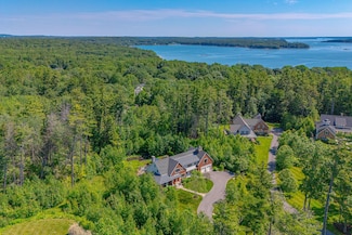 31 Maeves Way, Cumberland, ME 04021