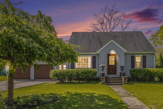 606 E 2nd St, Lawton, MI 49065