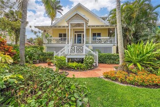 756 8th Ave S, Naples, FL 34102