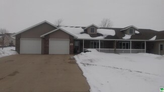 1321 7th Ave SE Unit South Half, Sioux Center, IA 51250