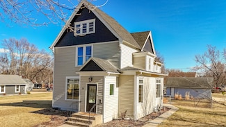 311 W 7th St, Morris, MN 56267