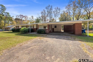 1904 W Pinecrest Dr, Marshall, TX 75670