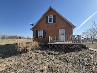 4560 NW Byard Rd, Hamilton, MO 64644
