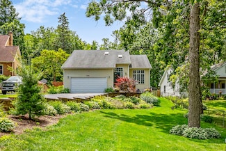409 1/2 Concord Ave, Fox River Grove, IL 60021