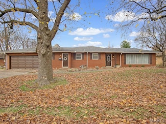 8 Terrace Ln, Granite City, IL 62040