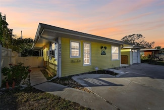 2472 Tradewinds Dr, Dunedin, FL 34698