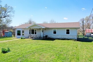 3813 S 31st Rd, Dunnegan, MO 65640