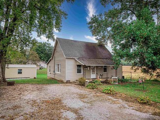 607 S Mill St, Owensville, IN 47665