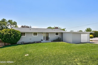 5502 Hilltop Dr, Yakima, WA 98901