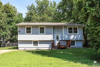 1802 Marsha Ln, Wamego, KS 66547