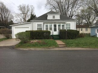 403 N 7th St, Wathena, KS 66090