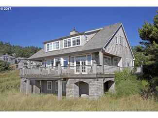 698 Oak St, Cannon Beach, OR 97110