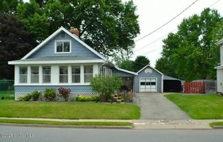 128 6th St, Schenectady, NY 12302