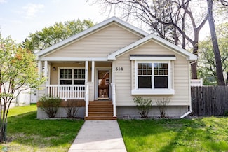 618 10th St S, Fargo, ND 58103
