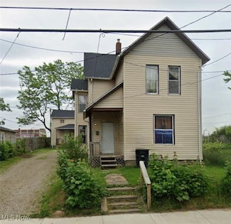 1055 Yale St, Akron, OH 44301