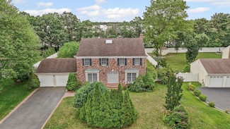 30 Ashford Dr, Bohemia, NY 11716