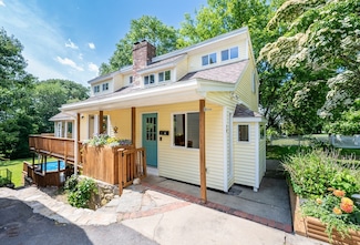 19 Meserve St, Hopkinton, MA 01748