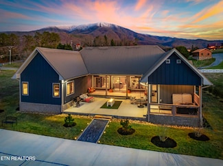 3310 Cove Meadows Dr, Sevierville, TN 37862