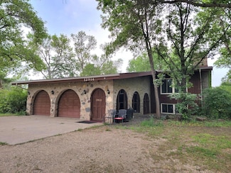 12914 Country Dr, Aberdeen, SD 57401