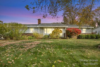 7762 Emberly Dr, Jenison, MI 49428