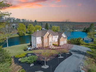 301 Reagan Dr, East Stroudsburg, PA 18301