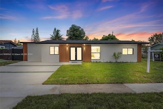949 SE 5th St, Deerfield Beach, FL 33441