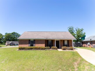 279 Foxdale Rd, Millbrook, AL 36054