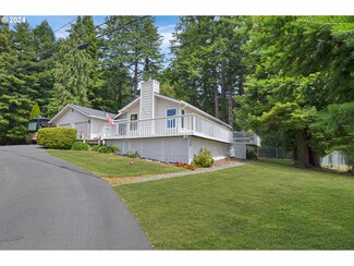934 Weaver Ln, Brookings, OR 97415