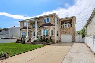 1660 Bridge St, Merrick, NY 11566