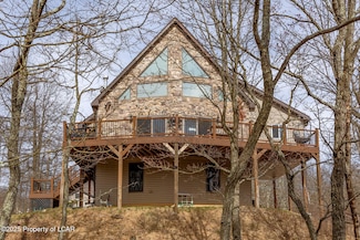 208 Pine Valley Ln, Hazle Township, PA 18202