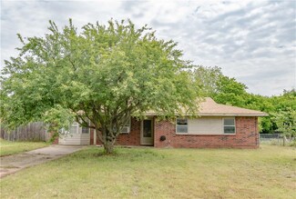 912 S Canadian St, Purcell, OK 73080
