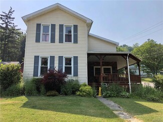 35 Oak St, Warsaw, NY 14569